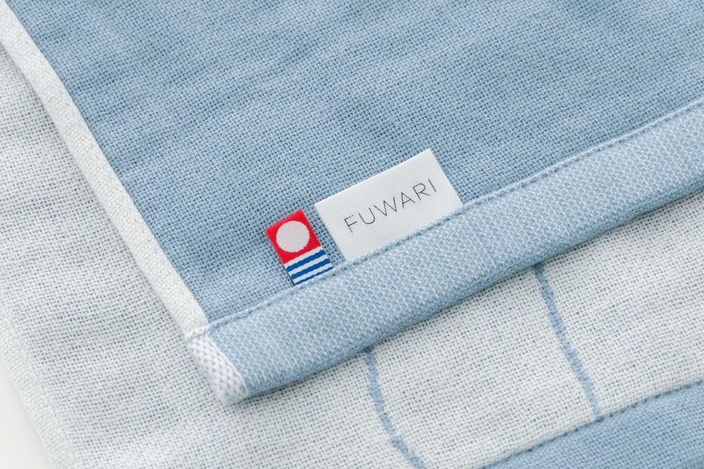 ブルー